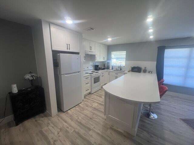 Building Photo - 3200 Park Ln