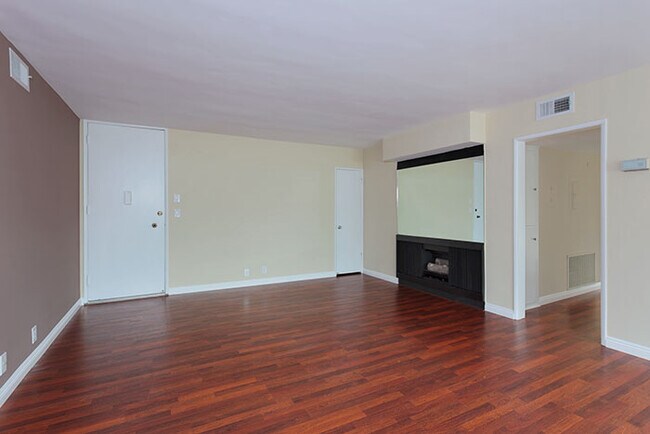 Building Photo - 420 Fairview Ave