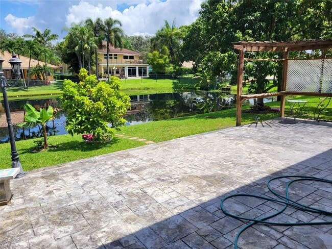 Foto del edificio - 4 br, 3.5 bath House - 9631 NW 39th St