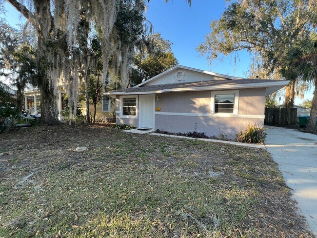 Foto del edificio - 3 br, 2 bath House - 445 Garfield Ave