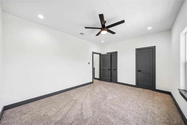 Building Photo - 5514 San Jose St