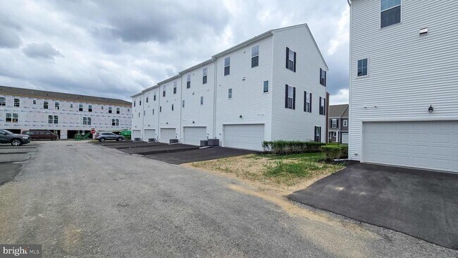 Building Photo - 3097 Herr St