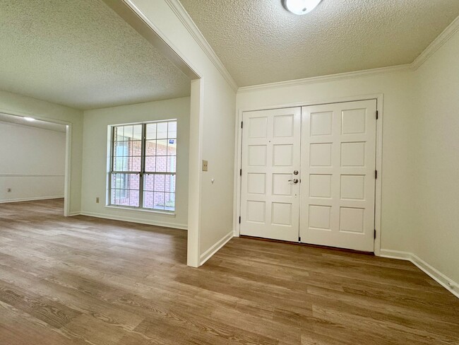 Building Photo - 11640 Halethorpe Dr