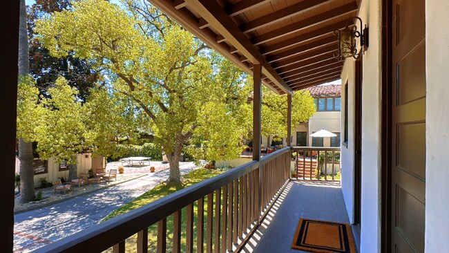 Building Photo - 2098 N Roosevelt Ave