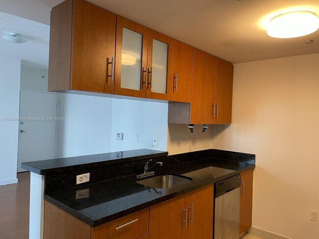 Foto del edificio - 601 NE 23rd St