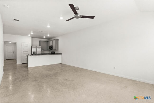 Foto del edificio - 911 Cherry Laurel Ln