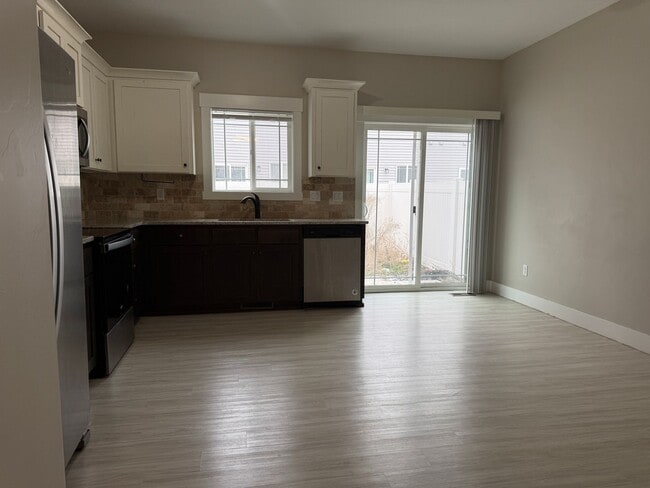 Foto del edificio - 690 S Saturn Ave