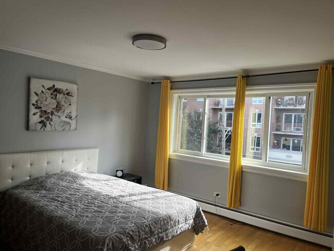 Foto del edificio - 1354 E Washington St