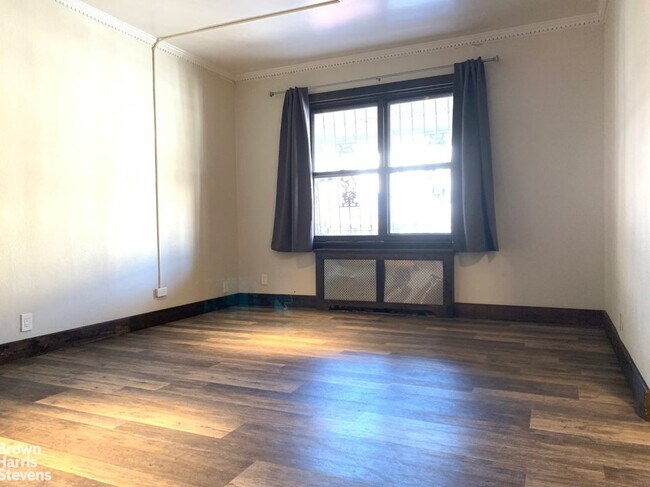 Building Photo - 1.5 Bedroom Gas Included in E. Flatbush