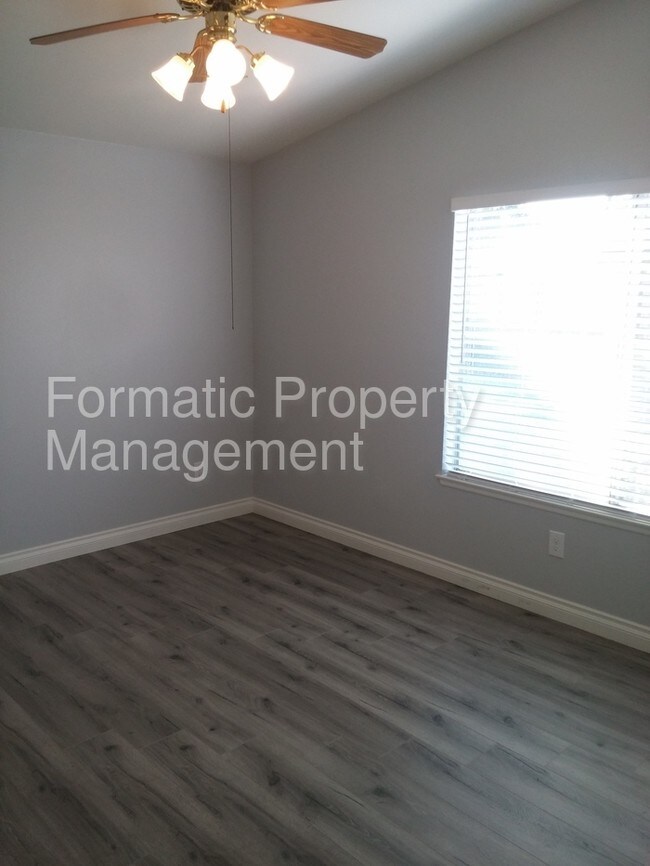 Building Photo - 9146 Delano Dr