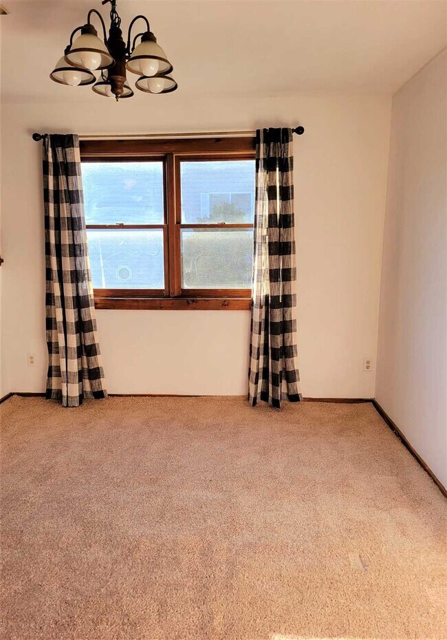 Foto del edificio - 216 W Rd