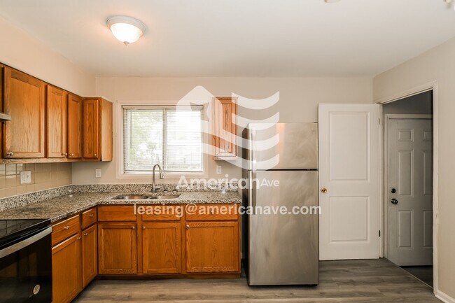 Building Photo - 1214 Baron Ave