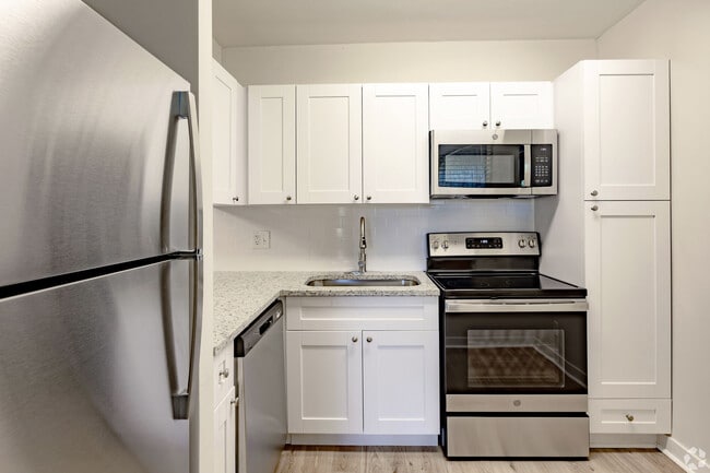 Building Photo - Lila at Sunrise