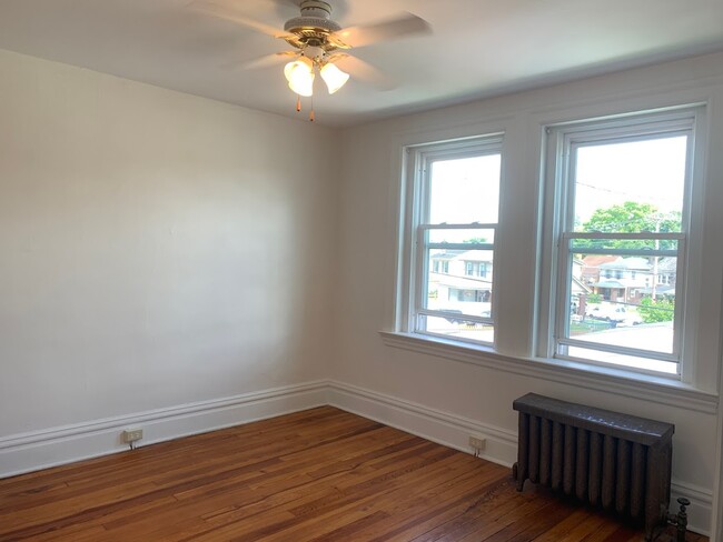 Building Photo - 1672 Jancey St