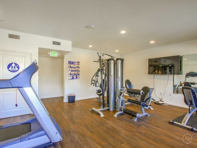 fitnessroom - 4864 Cochran St
