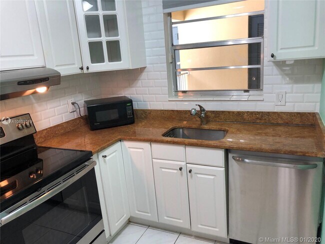 Building Photo - 1400 NE 57th Ct