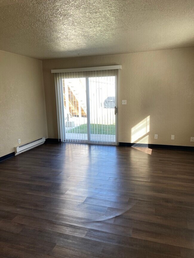 Foto del edificio - 530 E 3rd St