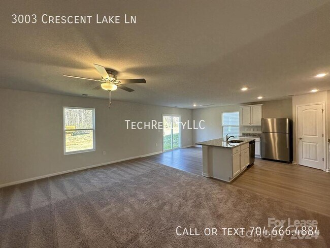 Building Photo - 3003 Cres Lk Ln