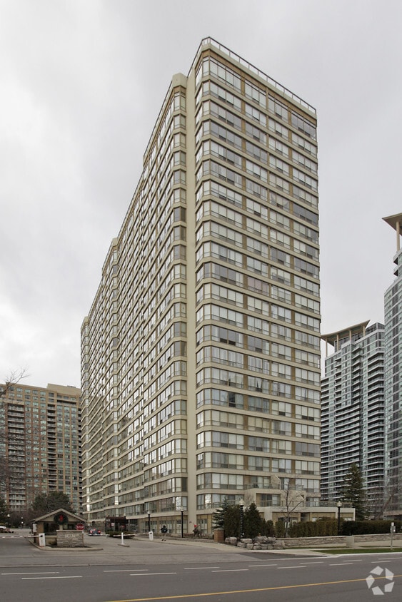 55 Elm Dr W, Mississauga, ON L5B 4M1 Apartments 55 Elm Dr W