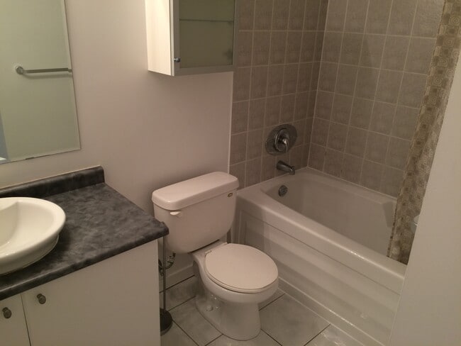 Building Photo - 404 King St W