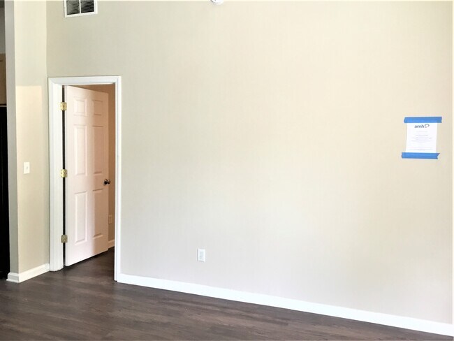 Foto del edificio - 8353 Staplehurst Dr W