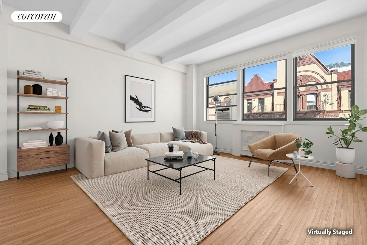 Foto principal - 54 W 74th St