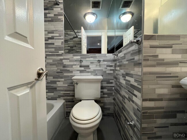 Foto del edificio - 424 E 9th St