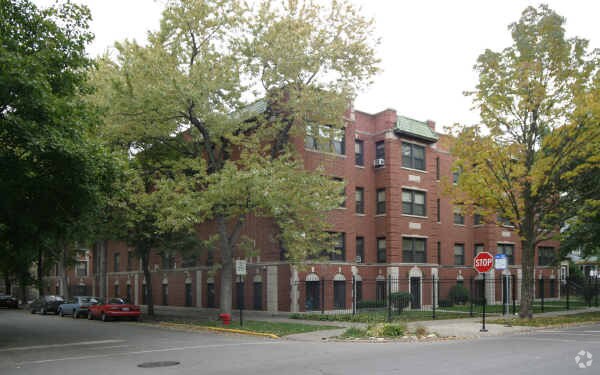 Building Photo - 7001-7017 N Wolcott Ave