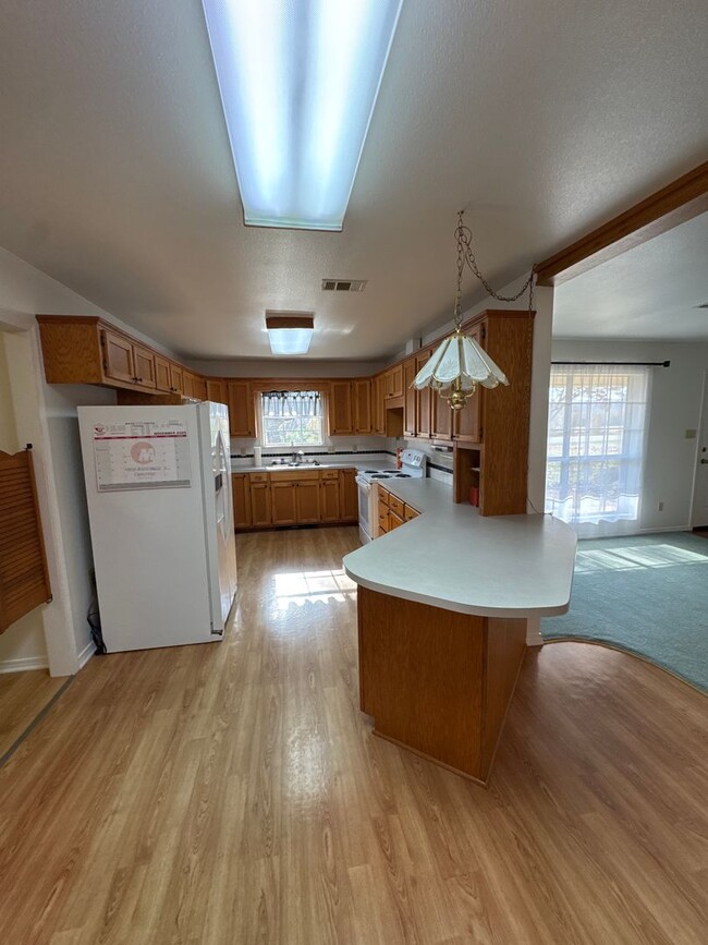 Building Photo - 3606 US-71