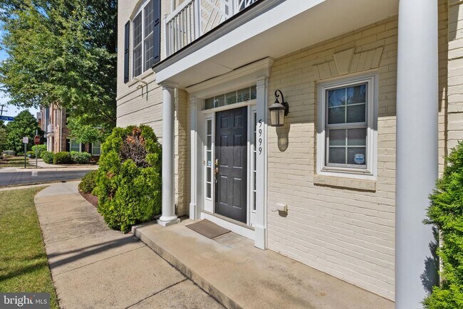 Building Photo - 5999 Grand Pavilion Way