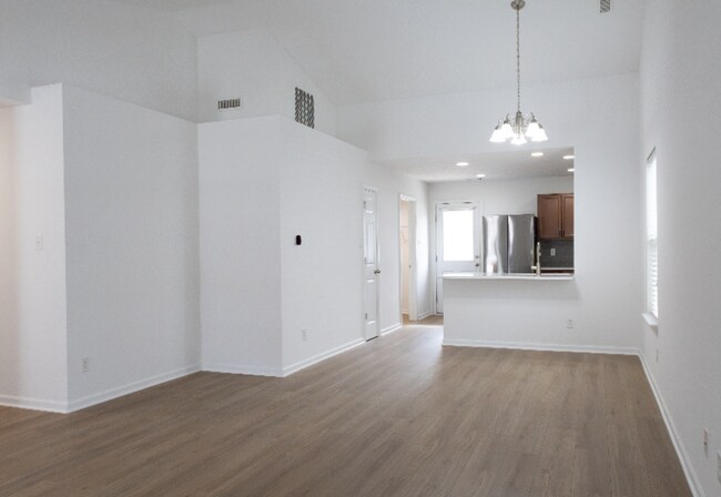 Building Photo - 931 Maidstone Ave