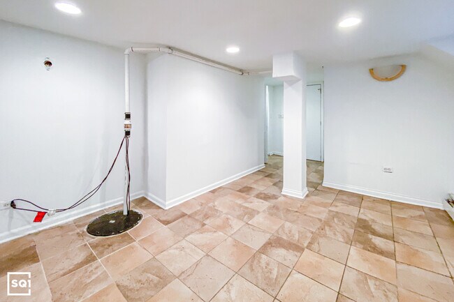 Foto del edificio - 3727 N Bosworth Ave
