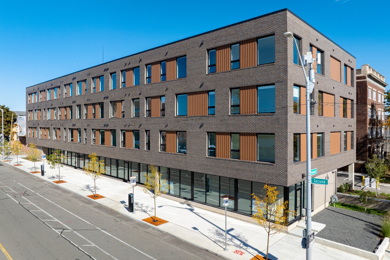 Primary Photo - Brainard Flats