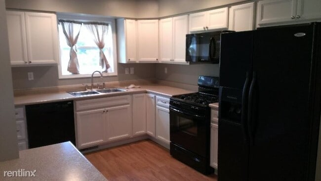 Building Photo - 3 br, 1.5 bath House - 1110 Hayden Dr