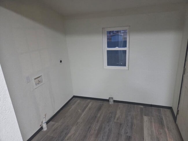 Building Photo - 119 Delaware St