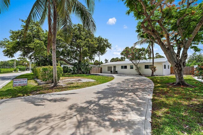 Building Photo - 367 W Riverside Dr