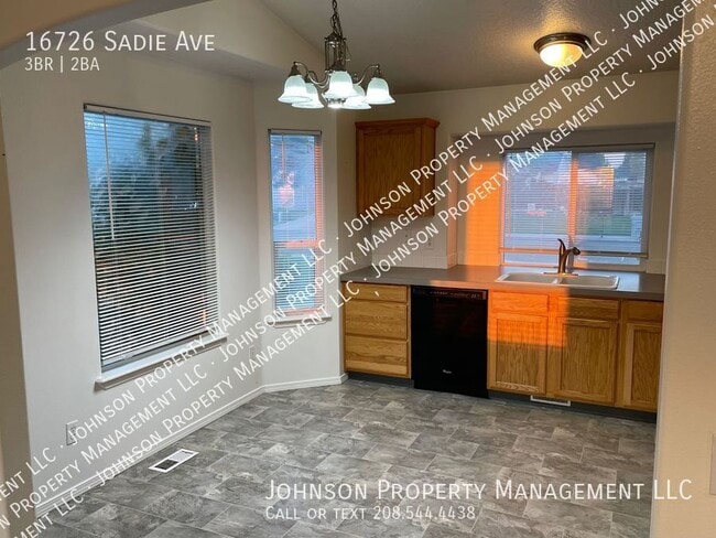 Foto del edificio - 16726 Sadie Ave