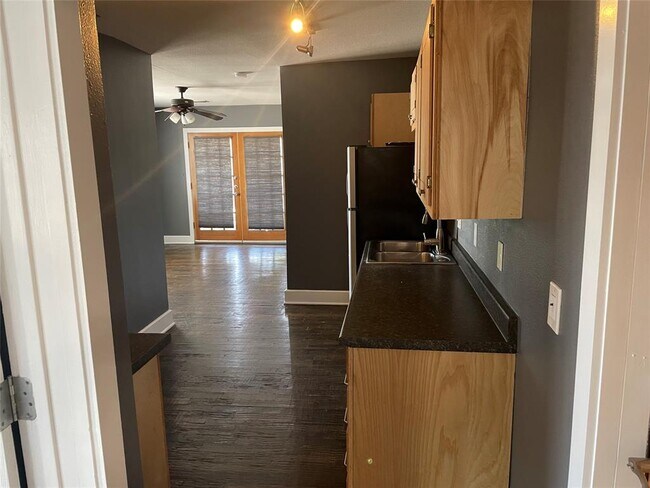 Building Photo - 1122 N Zang Blvd