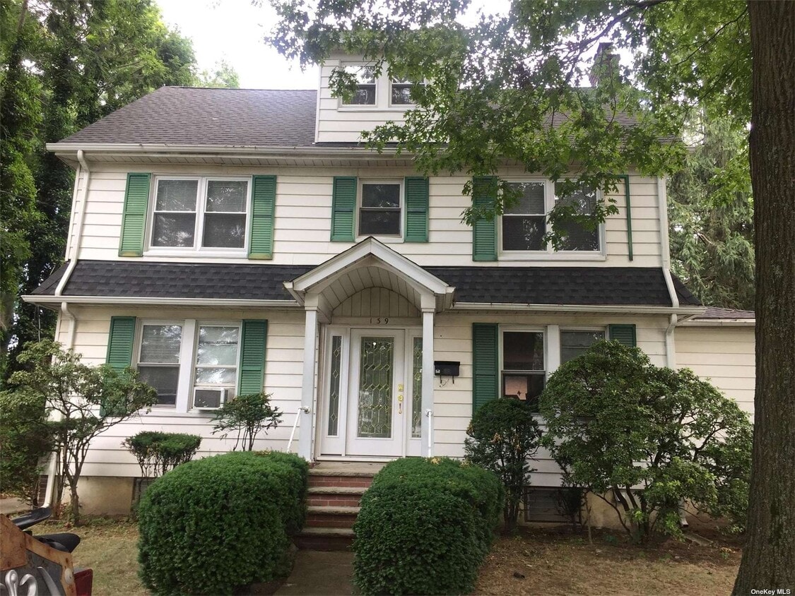 139 Emerson Ave, Floral Park, NY 11001 Room for Rent in Floral Park