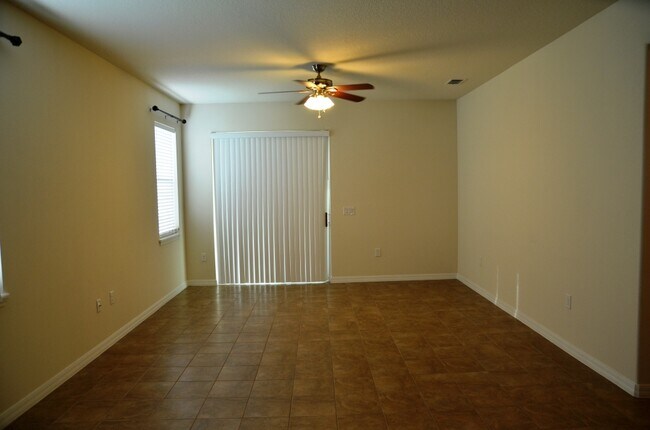 Foto del edificio - 7480 Azalea Cove Cir