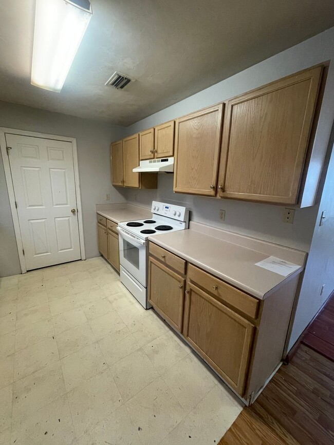 Foto del edificio - 3 Bedroom 2 Bathroom House Off Of Monroe S...