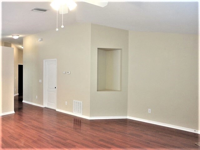 Building Photo - 920 Lake Shore Ranch Drive