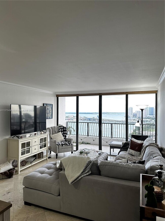 Foto del edificio - 555 NE 15th St