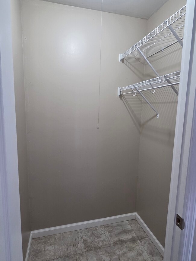 Building Photo - 5526 Humbert Rd