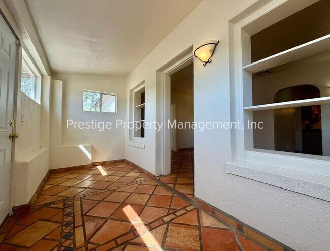 Foto del edificio - 3301 E Flower St