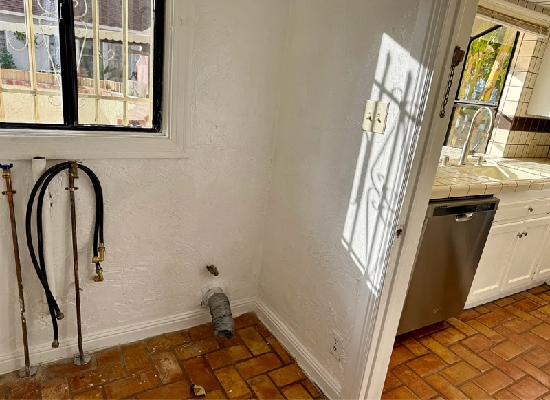 Primary Photo - 21618 Valerio St