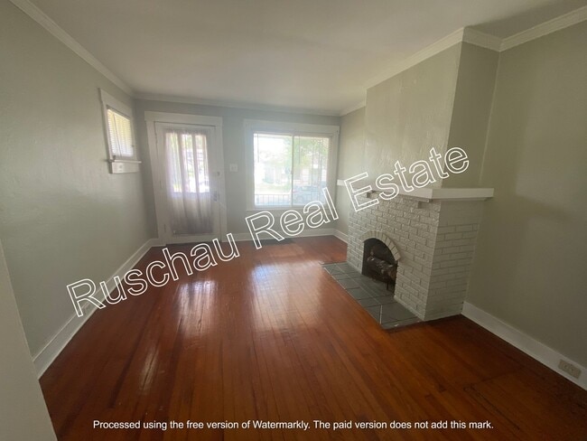 Building Photo - 2 Bed 1 Bath