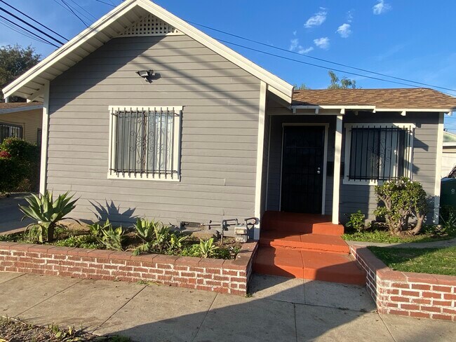 Foto del edificio - 515 E Buckthorn St