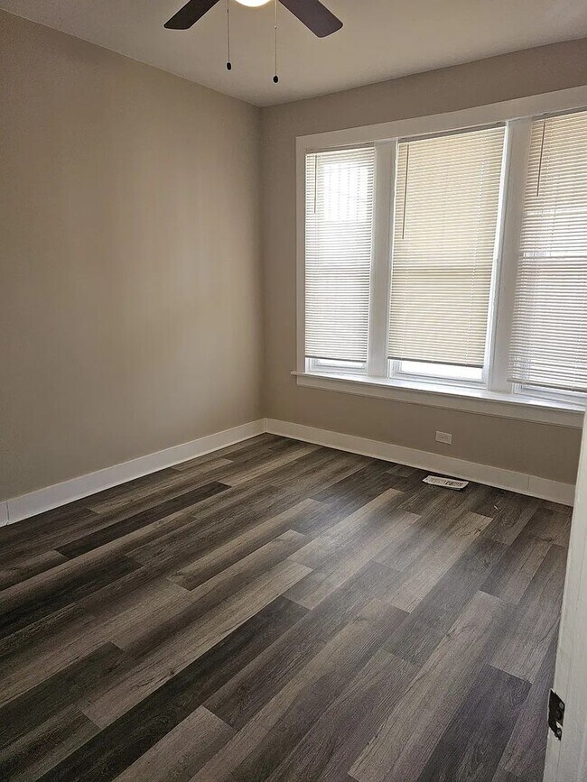 Foto del edificio - 1316 S Springfield Ave