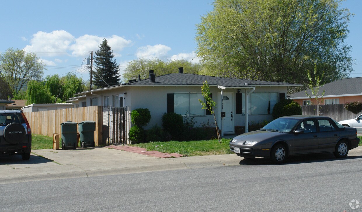 Building Photo - 7217 A-D Dowdy Street